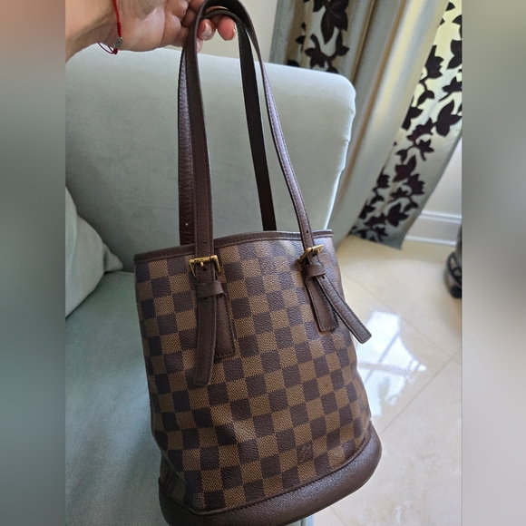 LOUIS VUITTON • MARAIS DAMIER EBENE BUCKET BAG - Picture 3 of 10